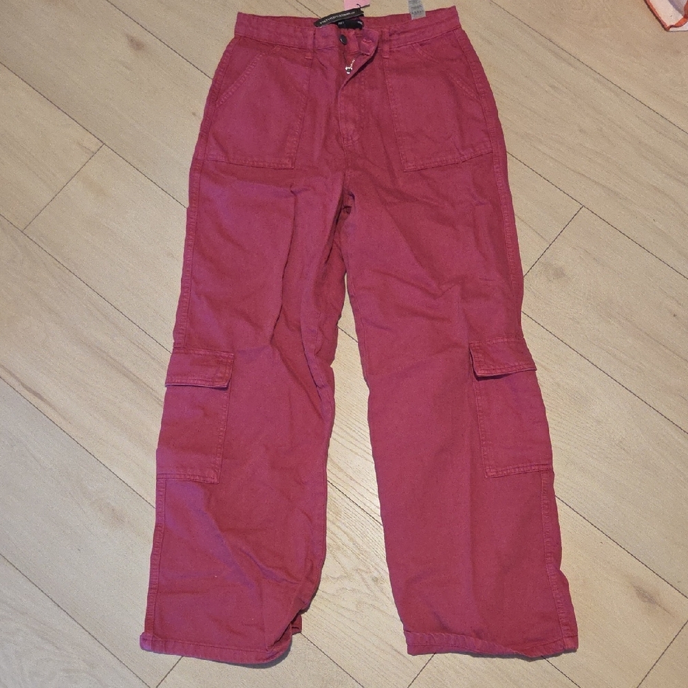 PrettyLittleThing Petite Cargo Baggy Jeans